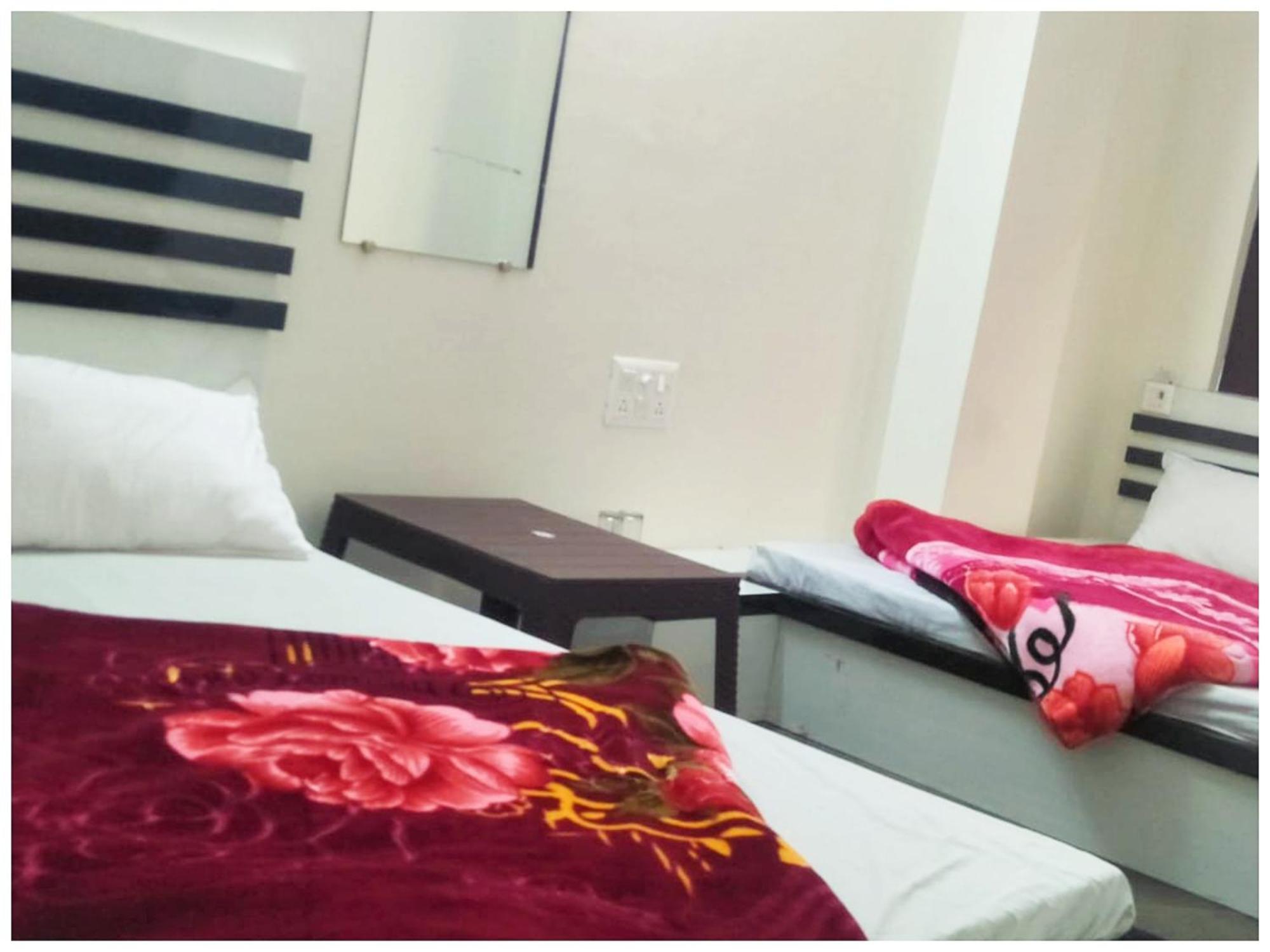 A Premium Hotel Sheeva Inn Near Temple - Fully Air Conditioning - Best Hotel Kankhal Esterno foto